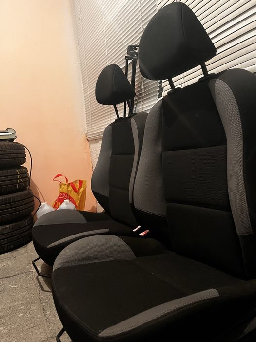Предни седалки за Пежо 207 и на горе