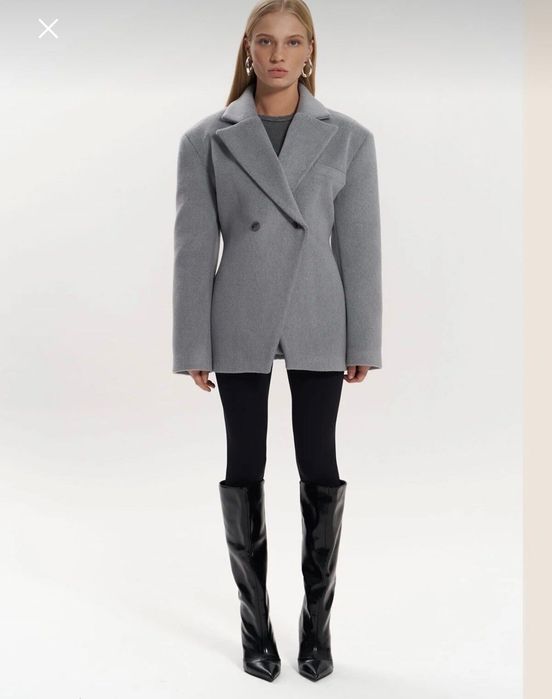 Палто супер качество цената е 150 евро