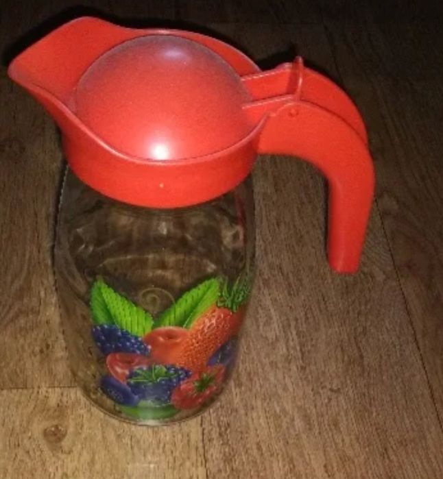 Продам кувшин с крышкой на резьбе