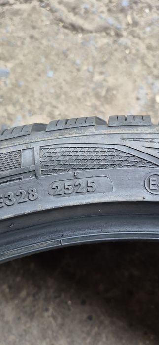 4 anvelope iarna Vredestein 275/35/22,dot 2025.Pretul este pe bucata.