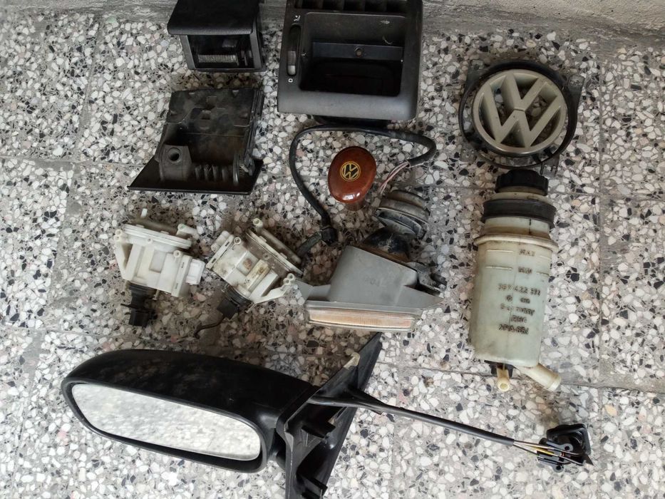 Продава се Пасат б3 комби на части. Колата е 1.8 RP 90