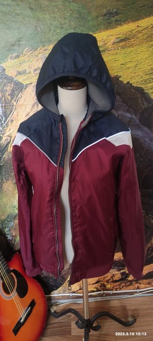 Куртка ветровка на мальчика.