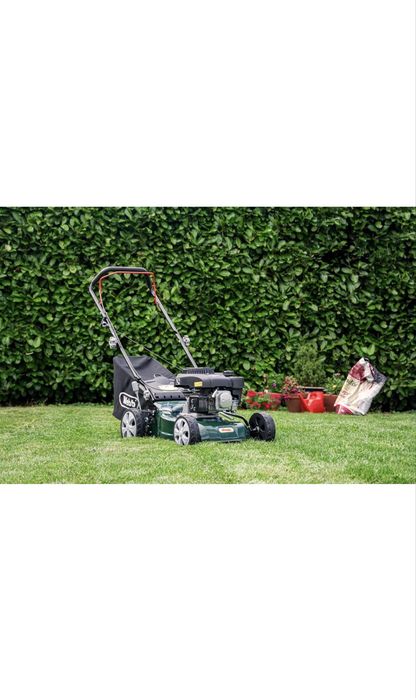 Mașină de tuns iarba pe benzină Webb WER410HP (41 cm / 16"), cu împingere manuală și cuțit rotativ