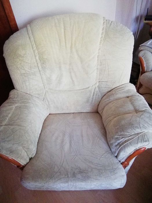 Фотьойл с бежова дамаска