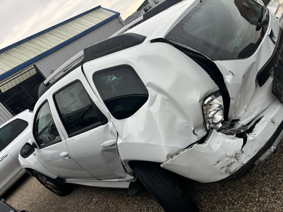 На части DACIA DUSTER 1.6i бензин 2014год