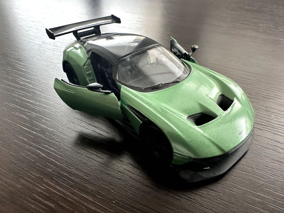 Метални колички Aston Martin & Bentley Kinsmart 1:36