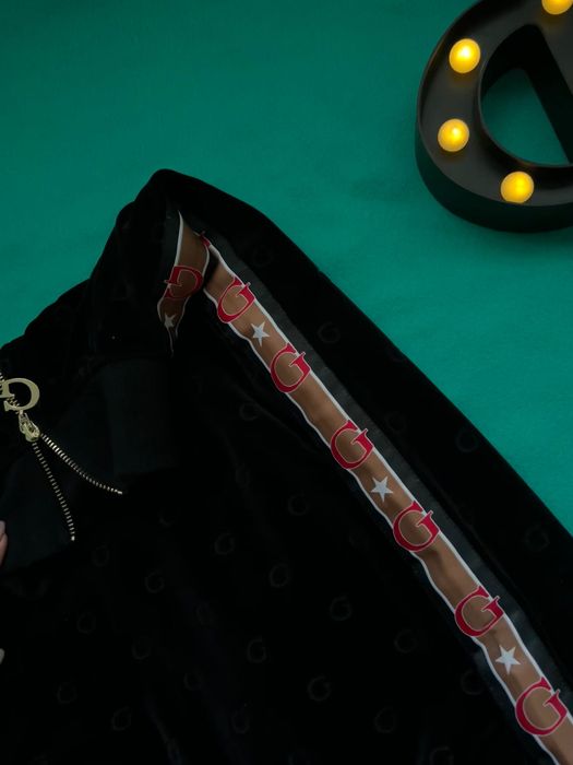 Велурено горнище Guess