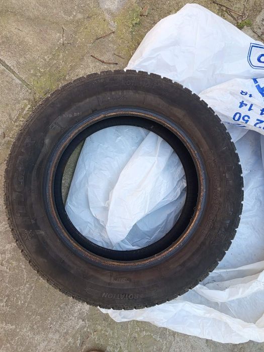 Продавам зимни гуми 175/65 r14 82t