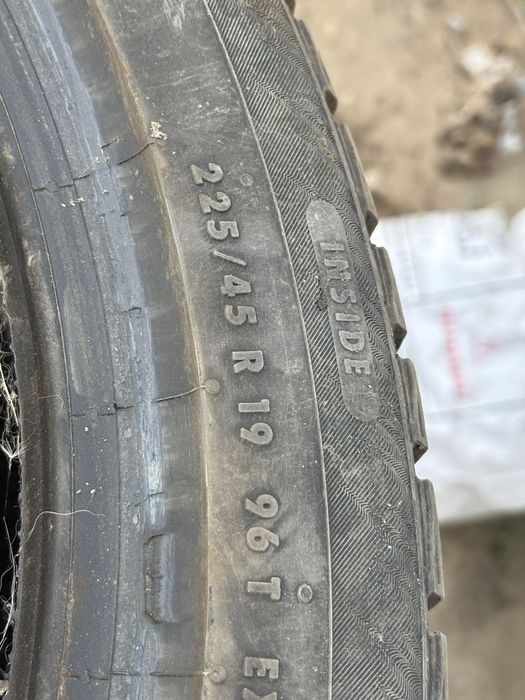 Продам зимние шины 225/45/19