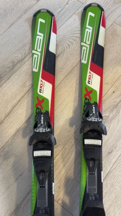 Schiuri Elan Race X L130 – pentru juniori (130 cm, R10,7 m)