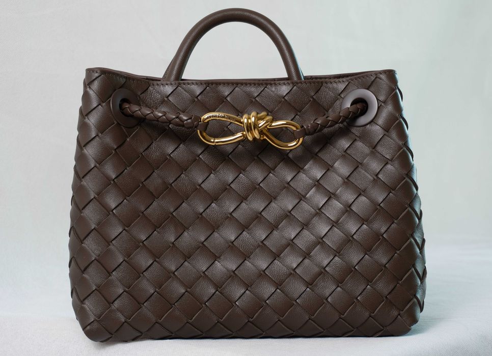 Bottega Veneta Small Andiamo Fondant нова, пълен комплект, реални снимки