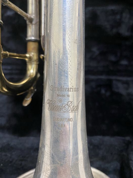 Музыкальный инструмент труба