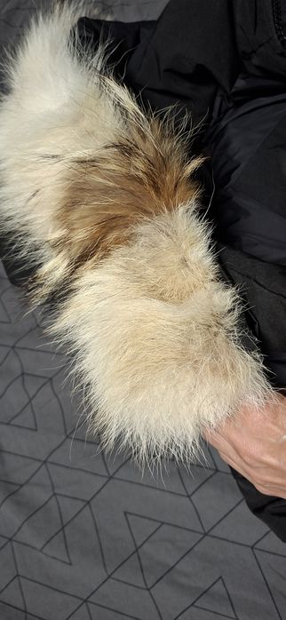 Продавам оригинално мъжко зимно яке Canada Goose