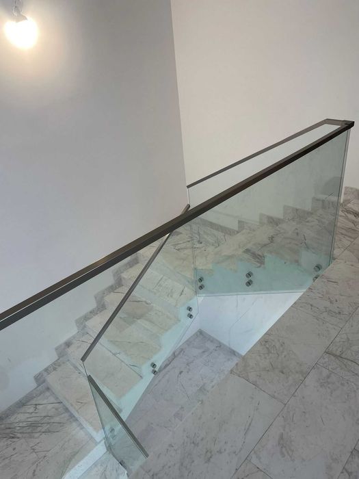 Balustrada de sticla pentru scari si balcoane