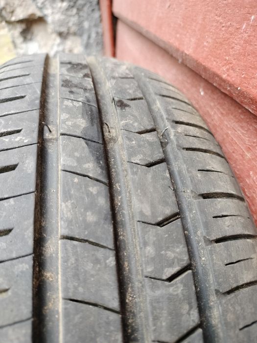 Doua anvelope vara pe 13