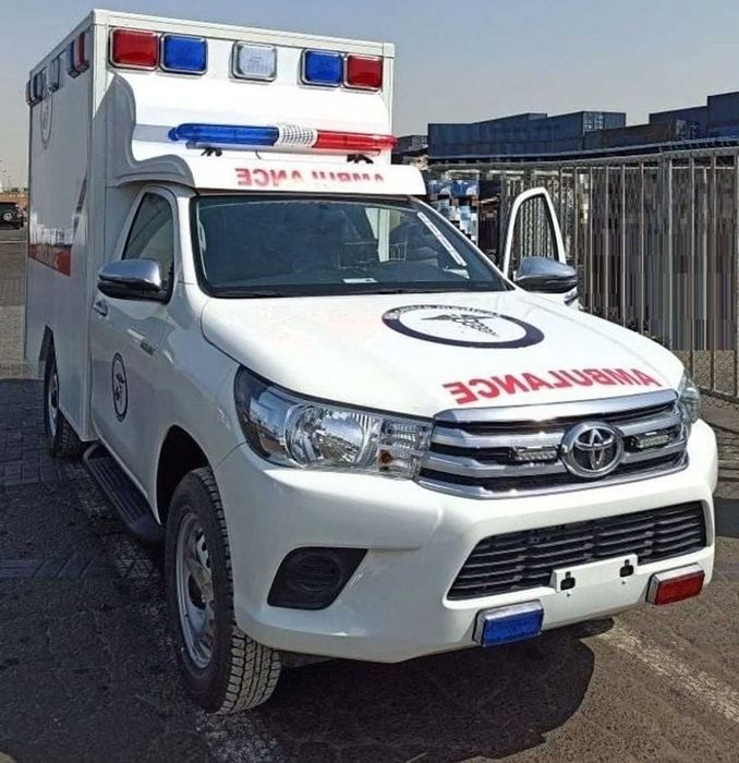 Машина скорой помощи 4х4 внедорожник Toyota hilux ambulance 4x4