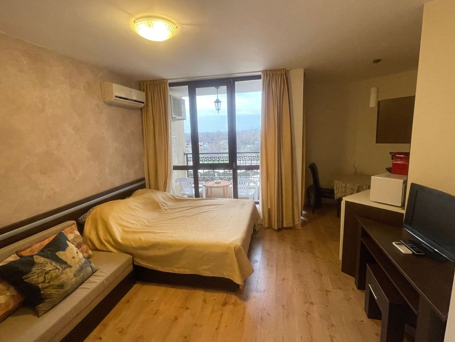 НАЕМ| Камелот Резидънс Апартамент с басейн в комплекс