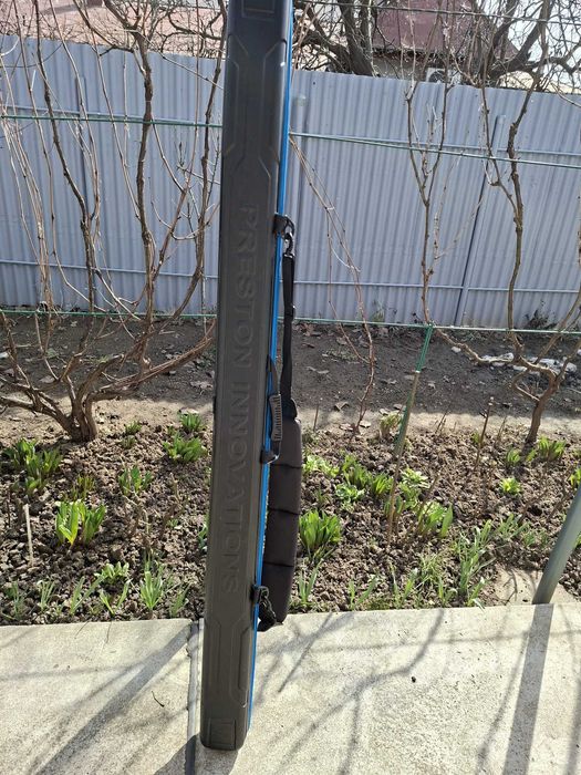 Husa rigida pentru lansete pescuit.