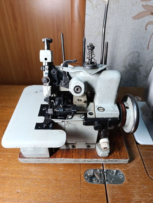 Продаю оверлог 51 класса