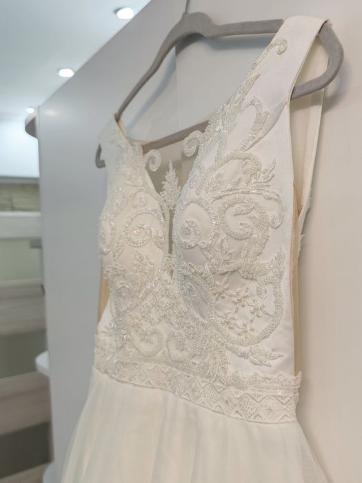 Vand rochie de mireasă elegantă tip A line.
