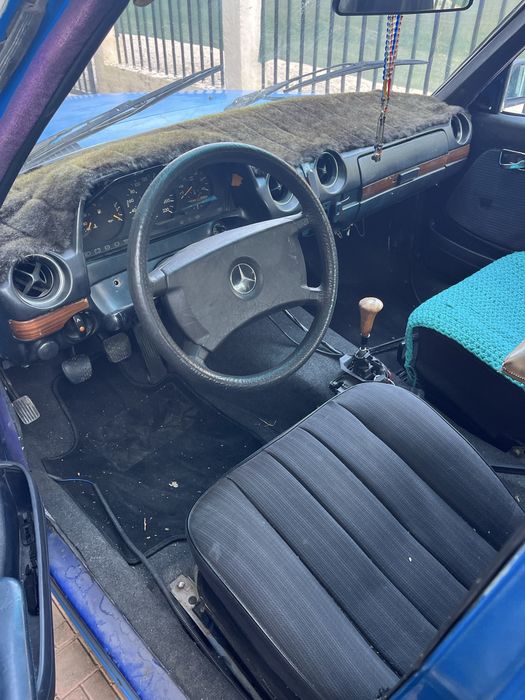 MERCEDES W123 1977