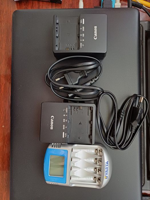 Canon 5D mark2 с двумя объективами.