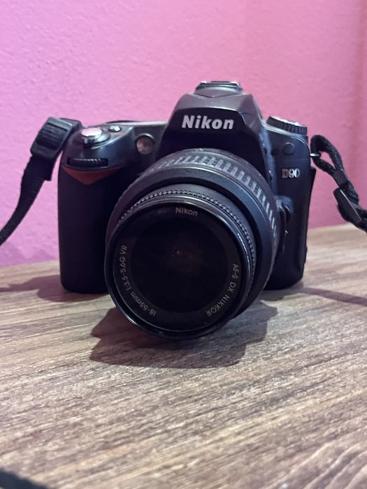 Nikon D90 + 18–55mm VR | 2 батерии | Чанта