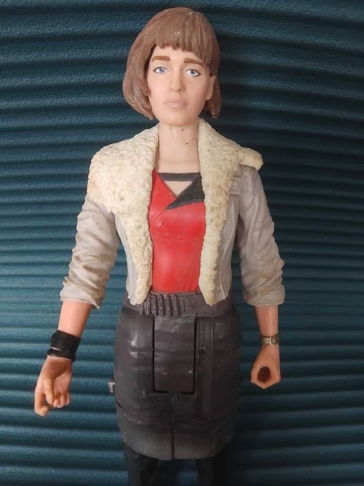 Star Wars Qi’Ra Corellia - 100% оригинална сувенирна кукла Hasbro