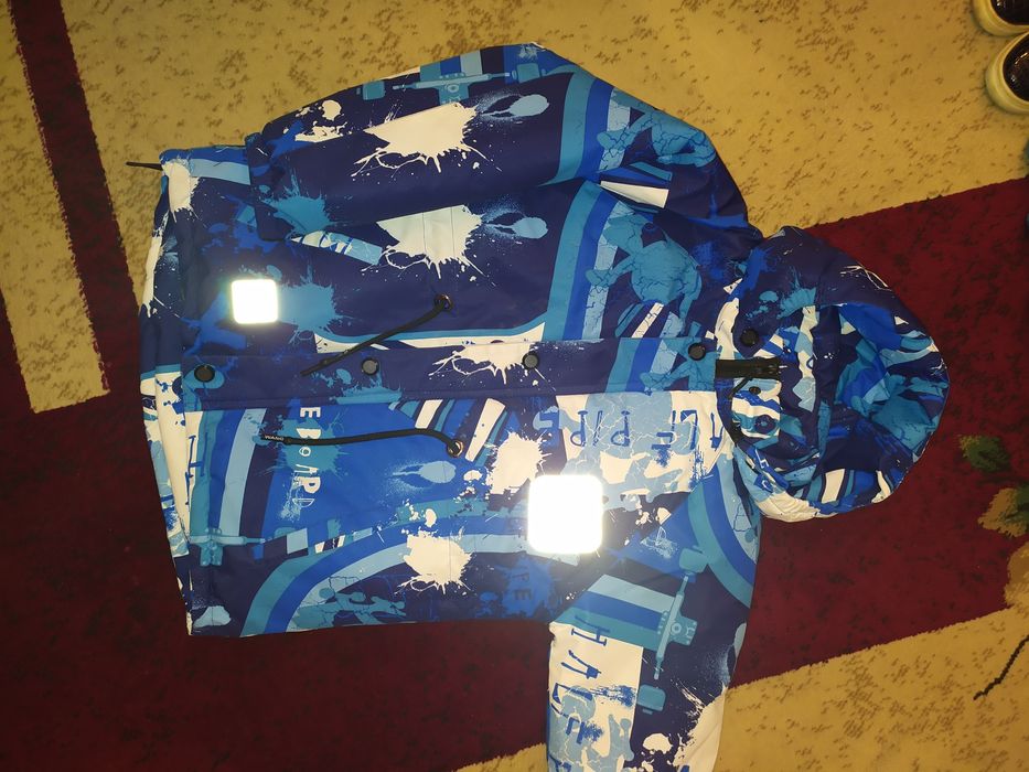 Продам куртки на мальчика