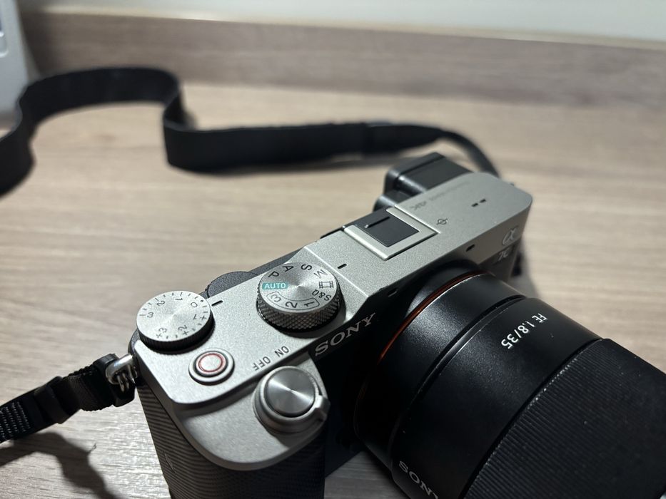 Vând Sony a7c + fe 35mm f1.8