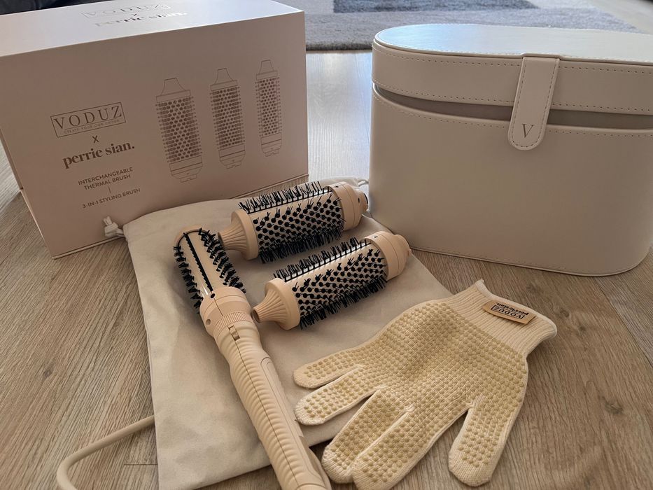 Hot hair brush Perrie Voduz