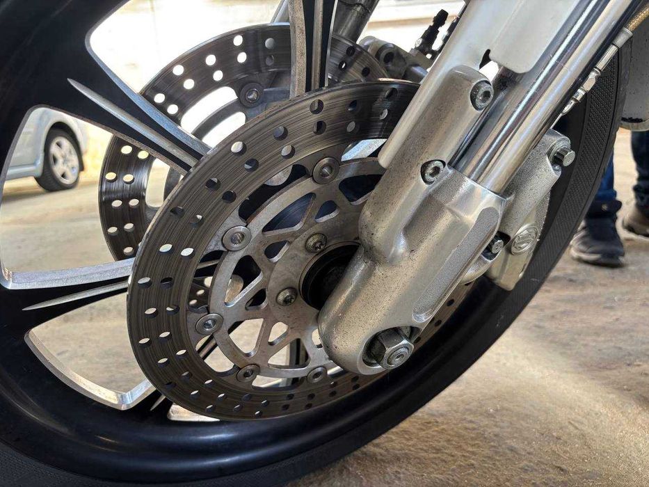 Harley Davidson V-Rod/VRSCR din 2004 custom.