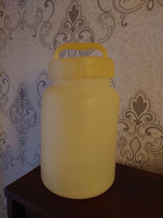 Бидон из пластика продаю.