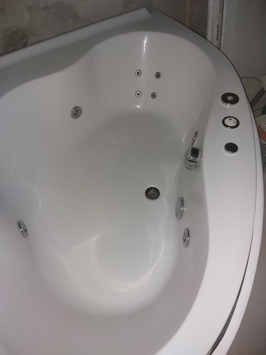 Vând cadă cu jacuzzi