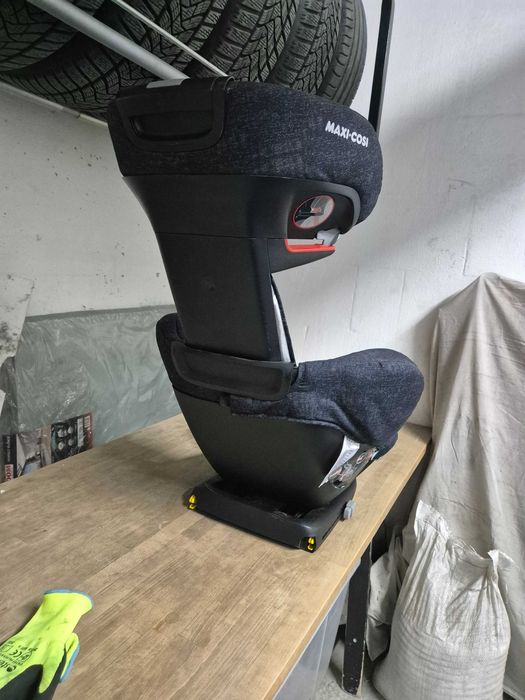 2бр. детски столчета за автомобил Maxi-Cosi RodiFix Airprotect
