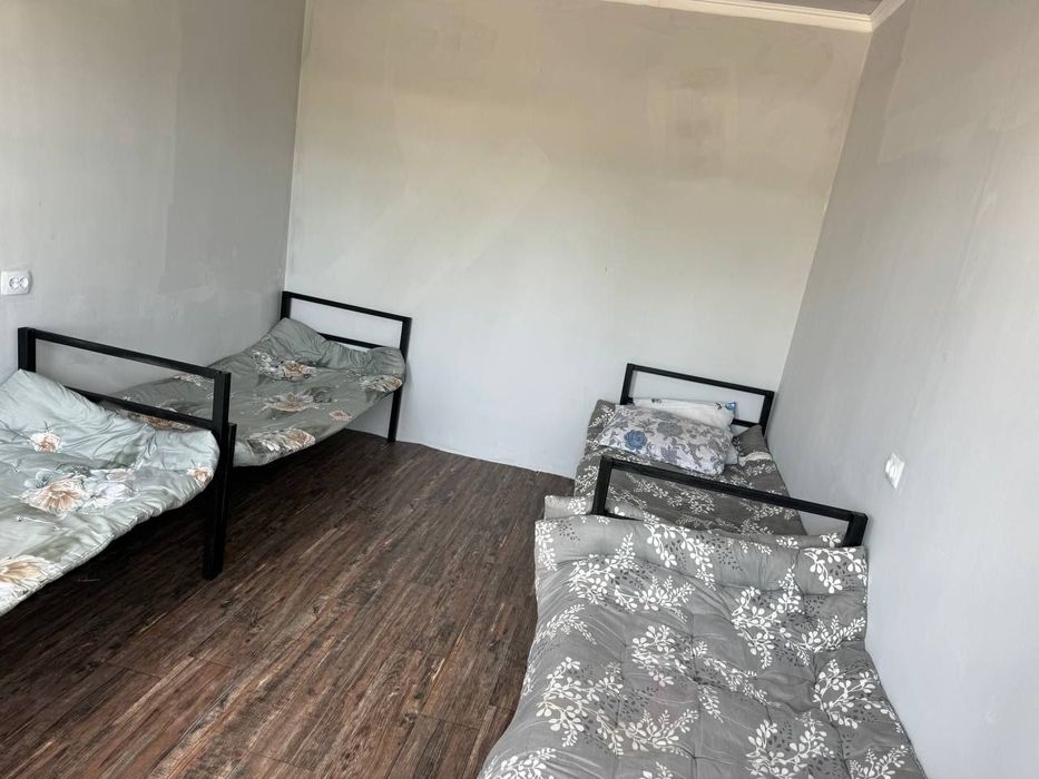 Хостел ишлаб турган жой фут сити оптом бозор олдида