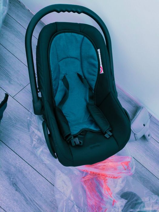 Vând cărucior 3 în 1 pt copii