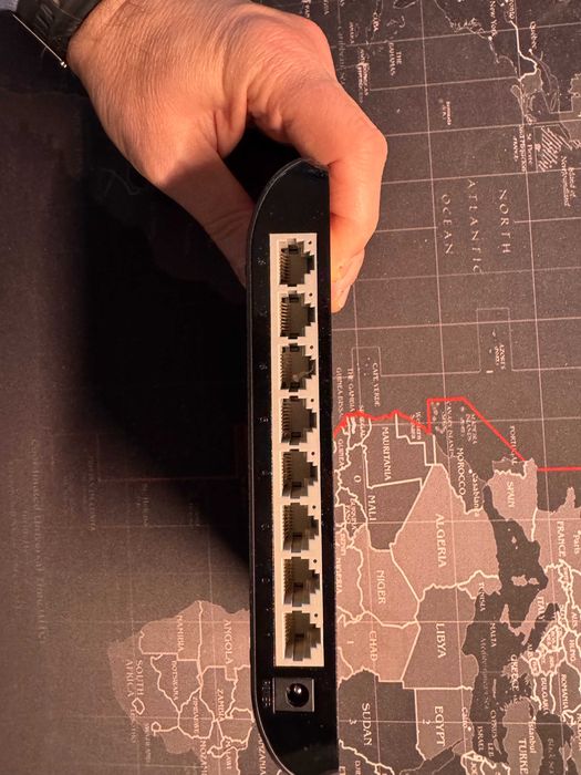 Switch TP-Link TL-SG1008D – 8 Porturi Gigabit, Stare foarte buna