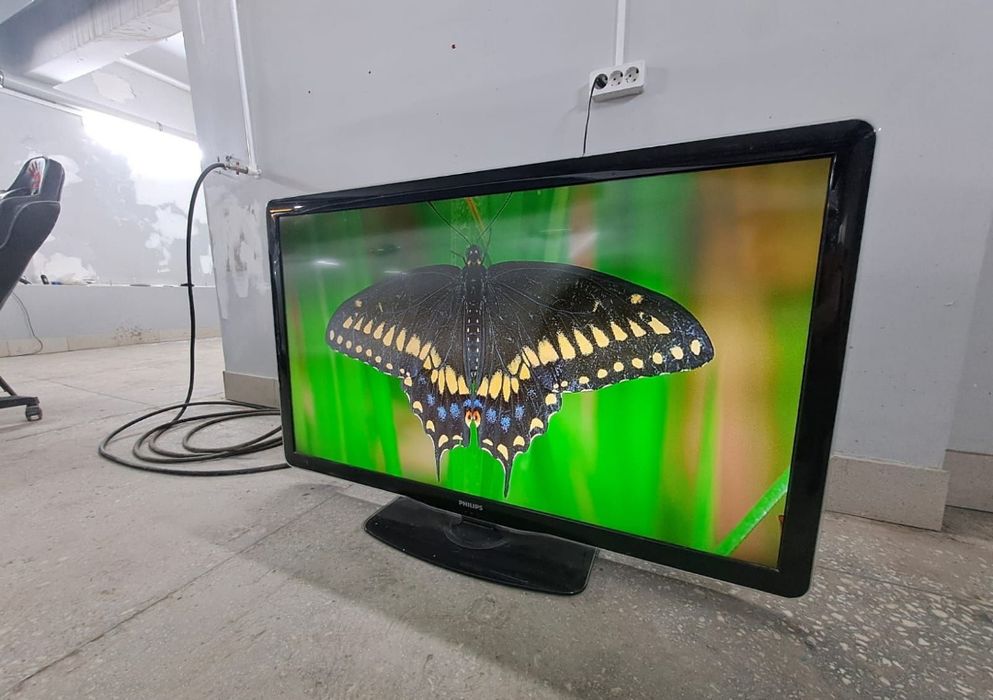 Смарт телевизор Philips 140 см WiFi YouTube