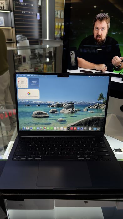 MacBook Air 13.6 M2 8/256GB Mid