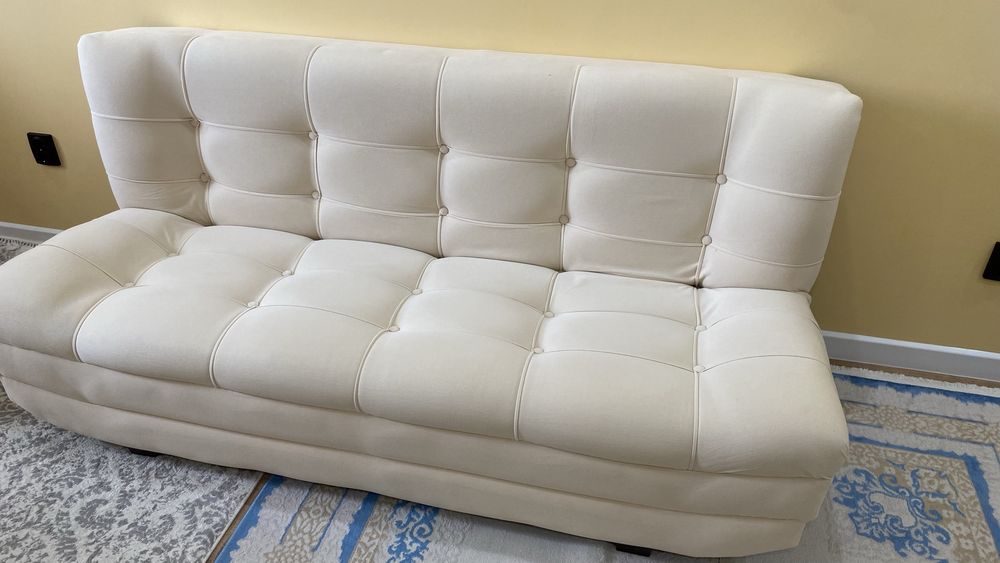 Продам диван белый