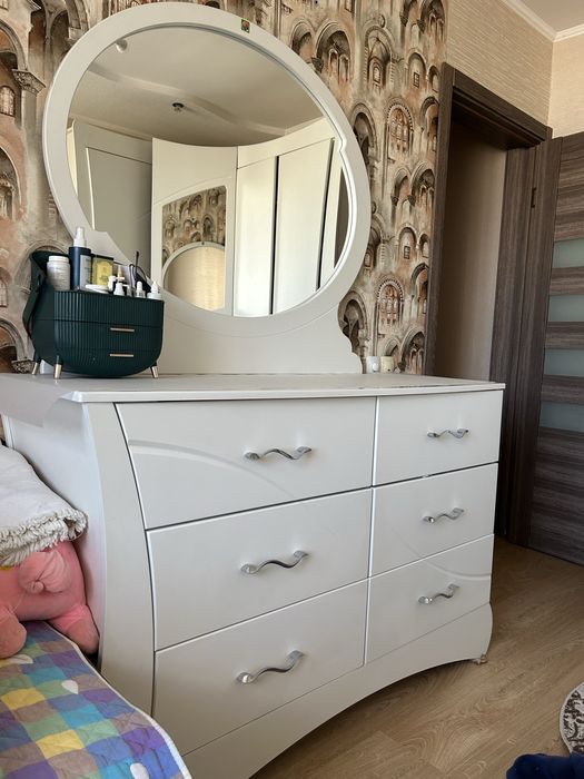 продаю тумбочка шкаф