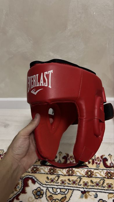 Бокс перчатка и шлем