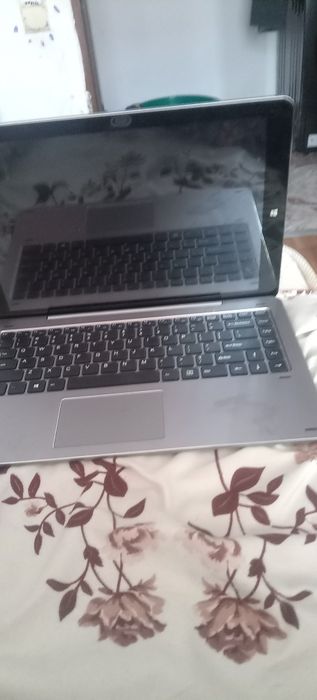 Vând laptop tip tableta