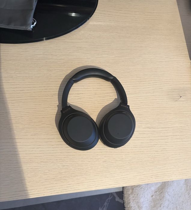 Продаю Sony WH-1000XM4