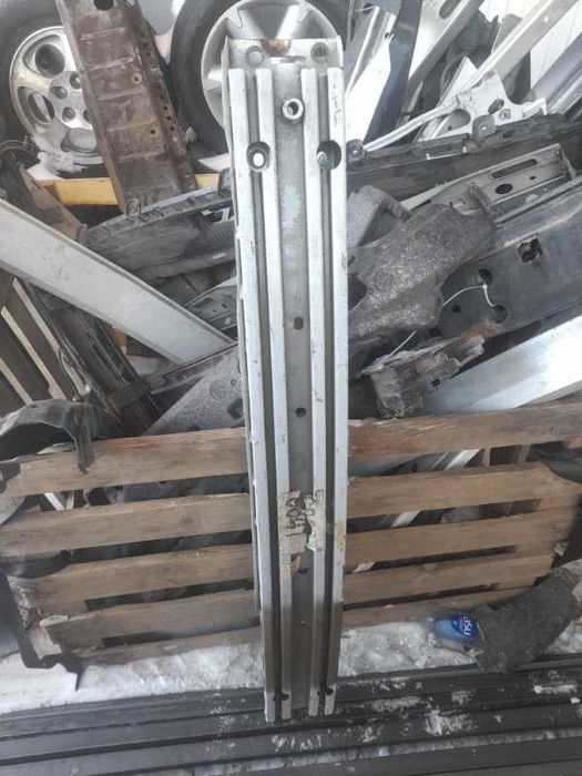 Усилитель бампера Ford Explorer 2014