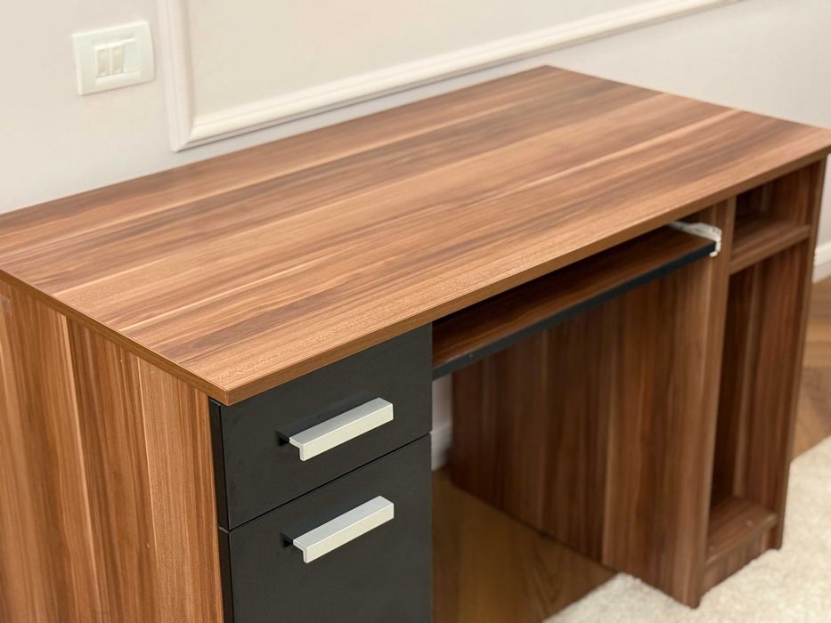 Birou cu sertar și rafturi