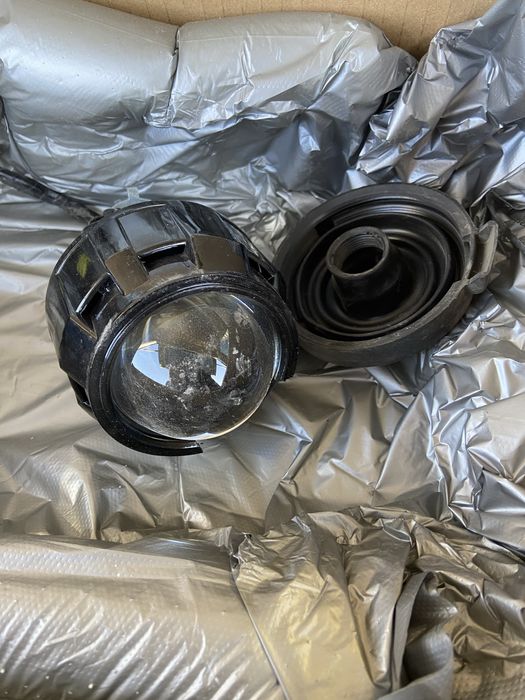 Продам фару на Субару Форестер