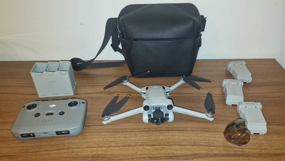 Vand drona DJI Mini 3 Pro Fly More Combo in stare perfecta
