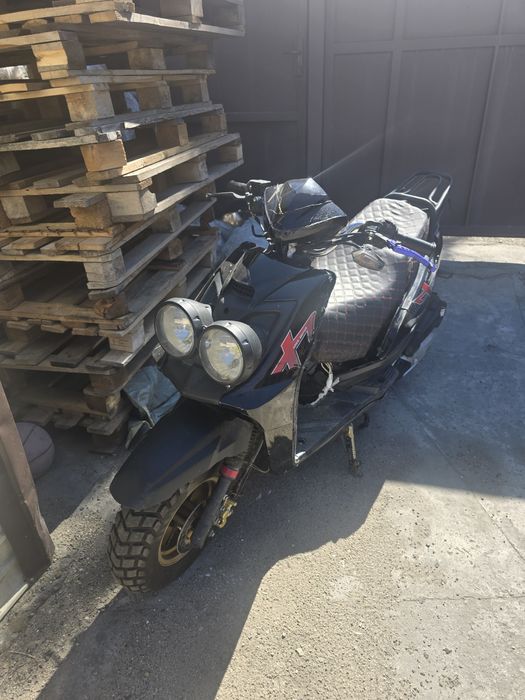 Скутер на учёте.